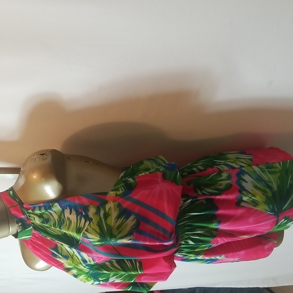 CHLOE OLIVER PINK & GREEN TROPICAL PRINT SHORT ROMPER - Picture 6 of 10